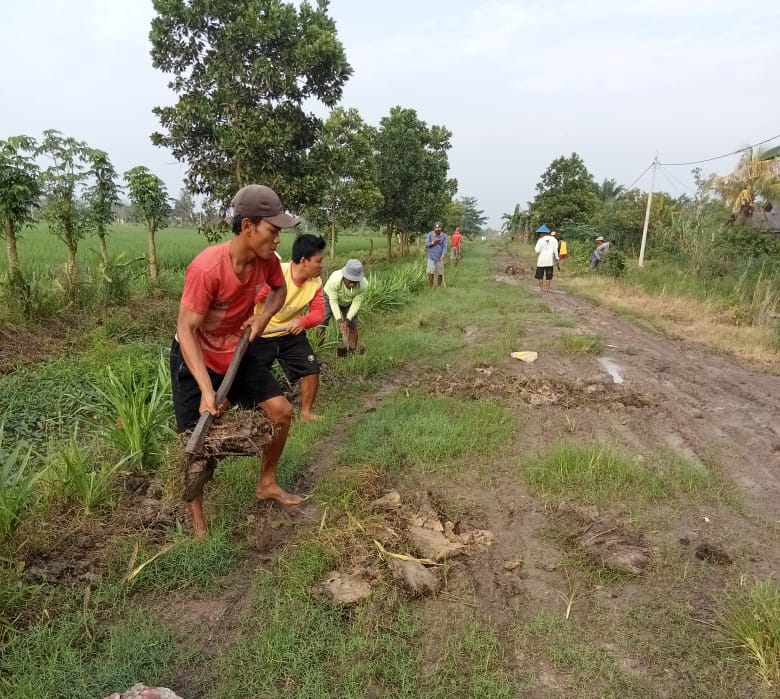 Perbaikan Jalan Berlubang Masyarakat Desa Sumber Makmur RK 03